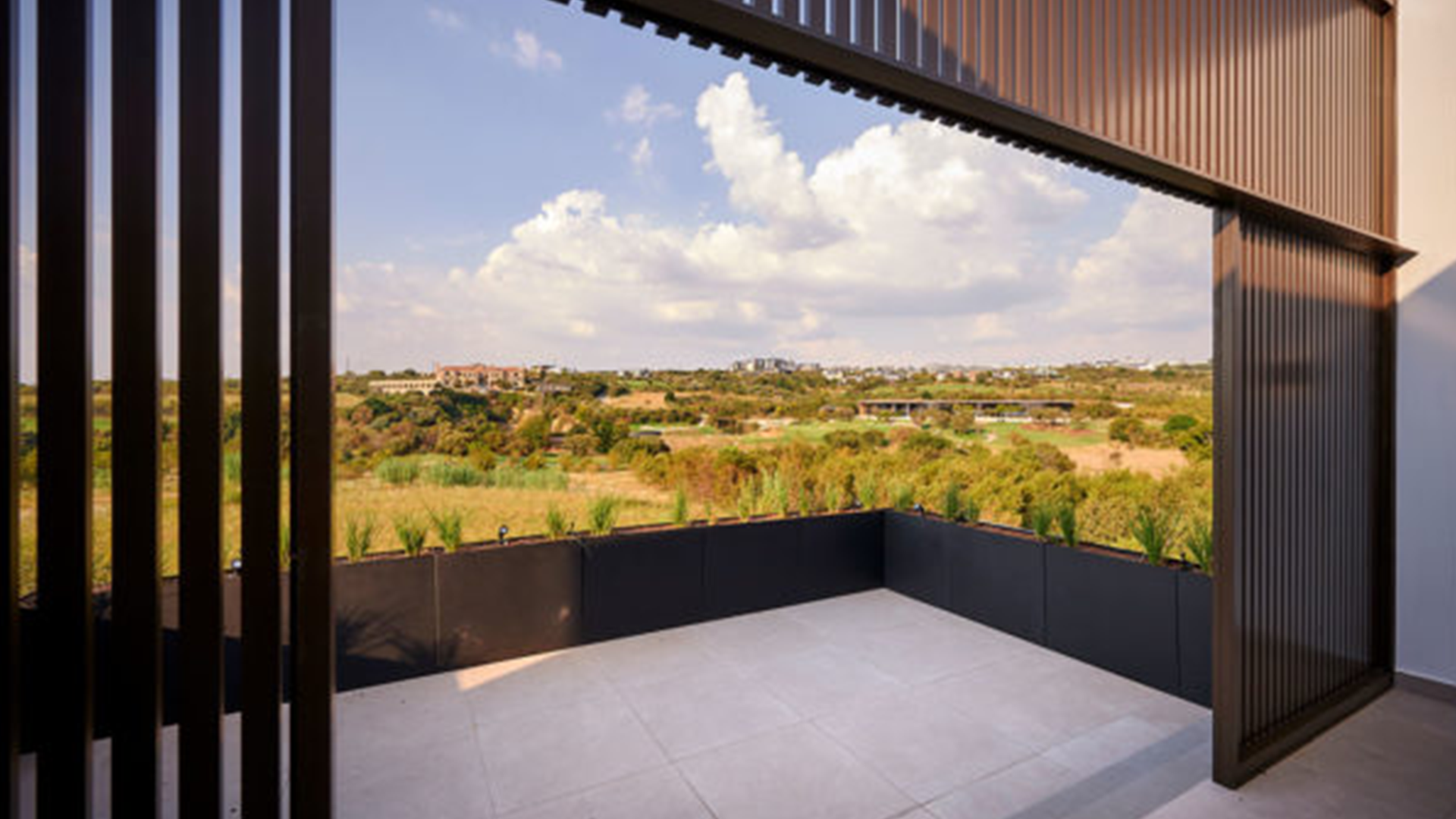 http://1080x1920_0001_Steyn-City-Bedroom-Golf-View